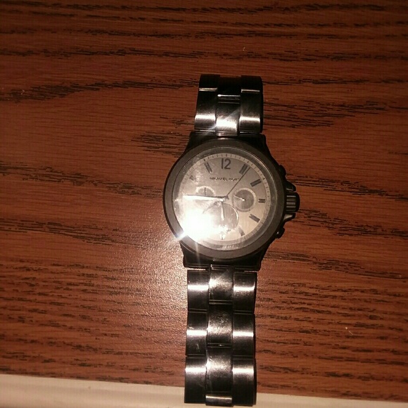 Michael Kors model 820 V - Picture 1 of 4